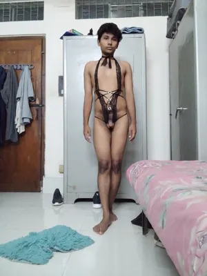 Crossy sissy slut wants fame